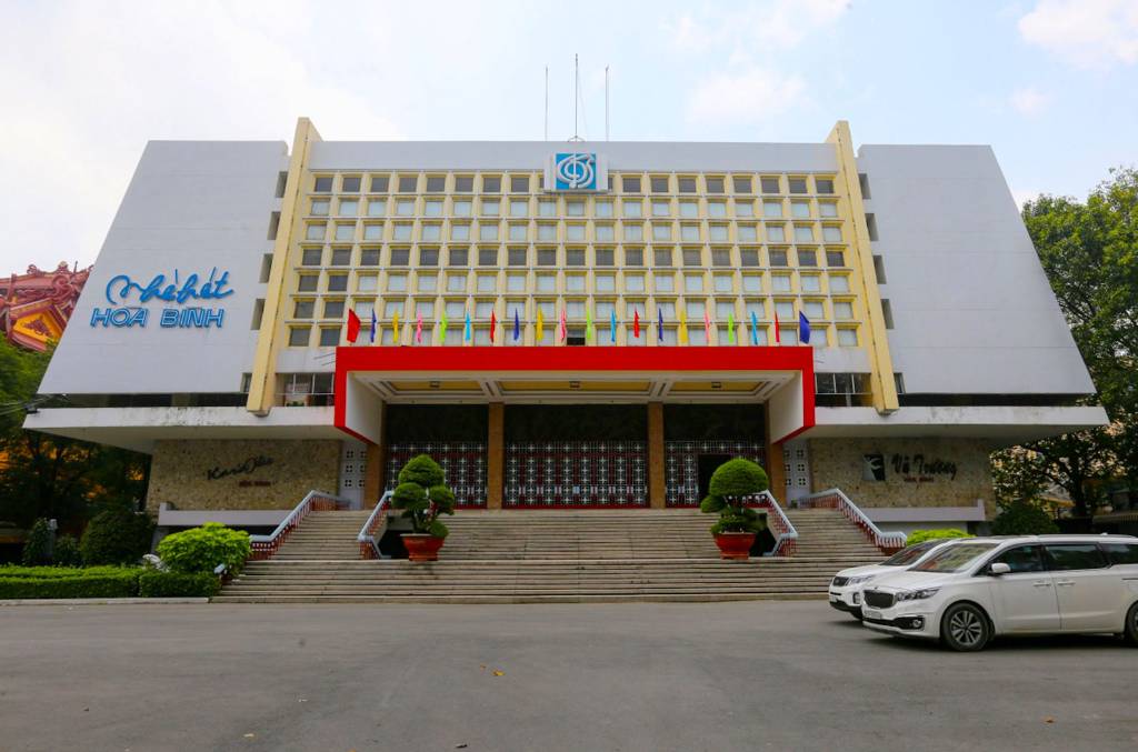 Nhà hát Hoà Bình tiện ích ngoại khu dự án Hado Centrosa Garden Quận 10 trong bán kính 1km